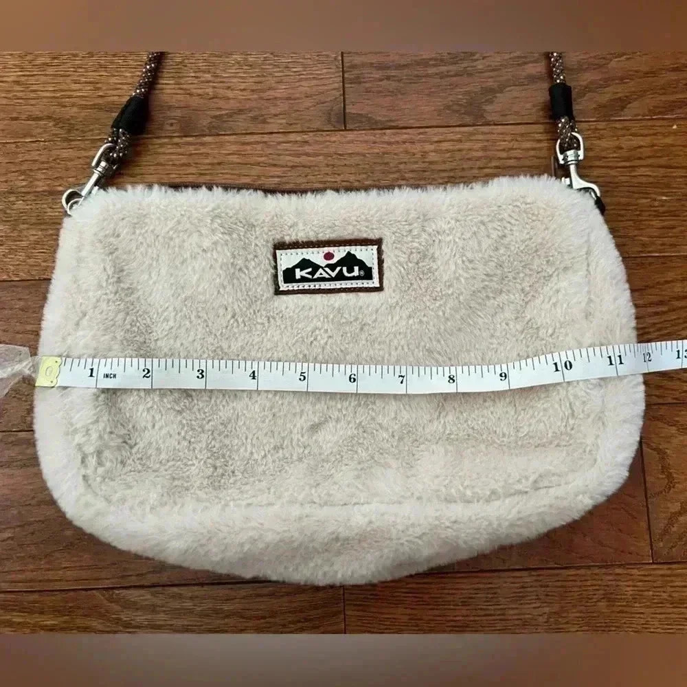 KAVU So Fleecey Crossbody Bag - Picture 7 of 7